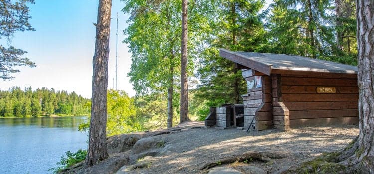 Grillplats med tillhörande vindskydd på Billingen