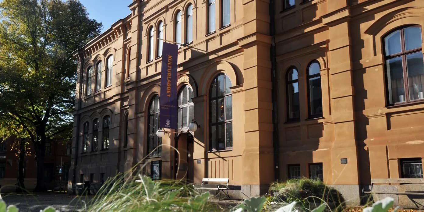Vy över Kulturlabbets byggnad i Skövde.