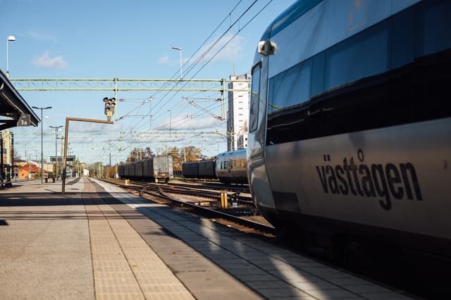 Tåg vid perrong