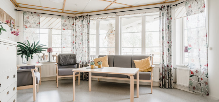 Vardagsrum med soffgrupp