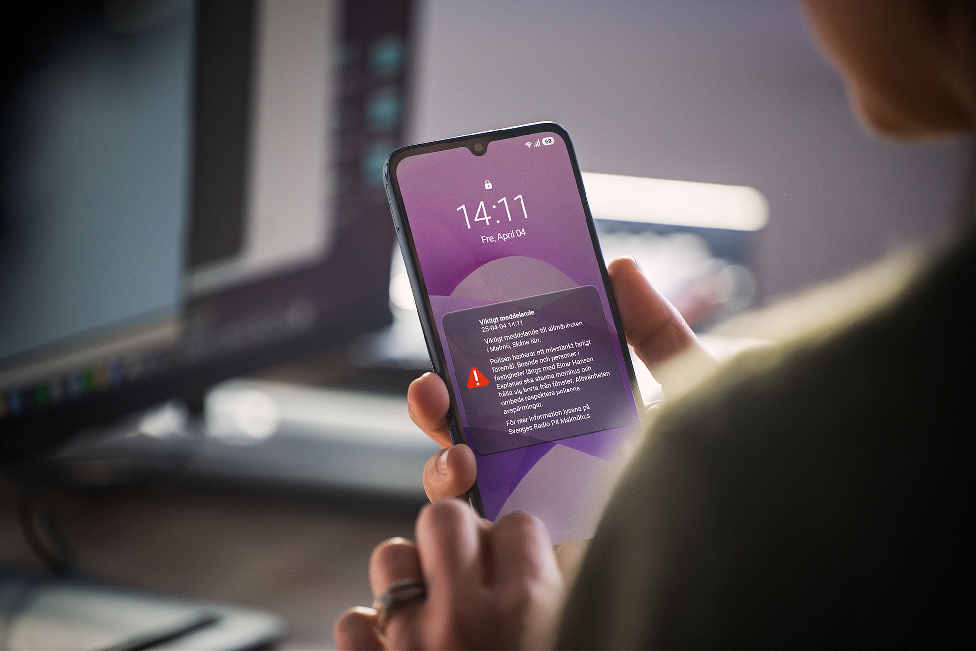 Mobiltelefon som visar ett viktigt meddelande