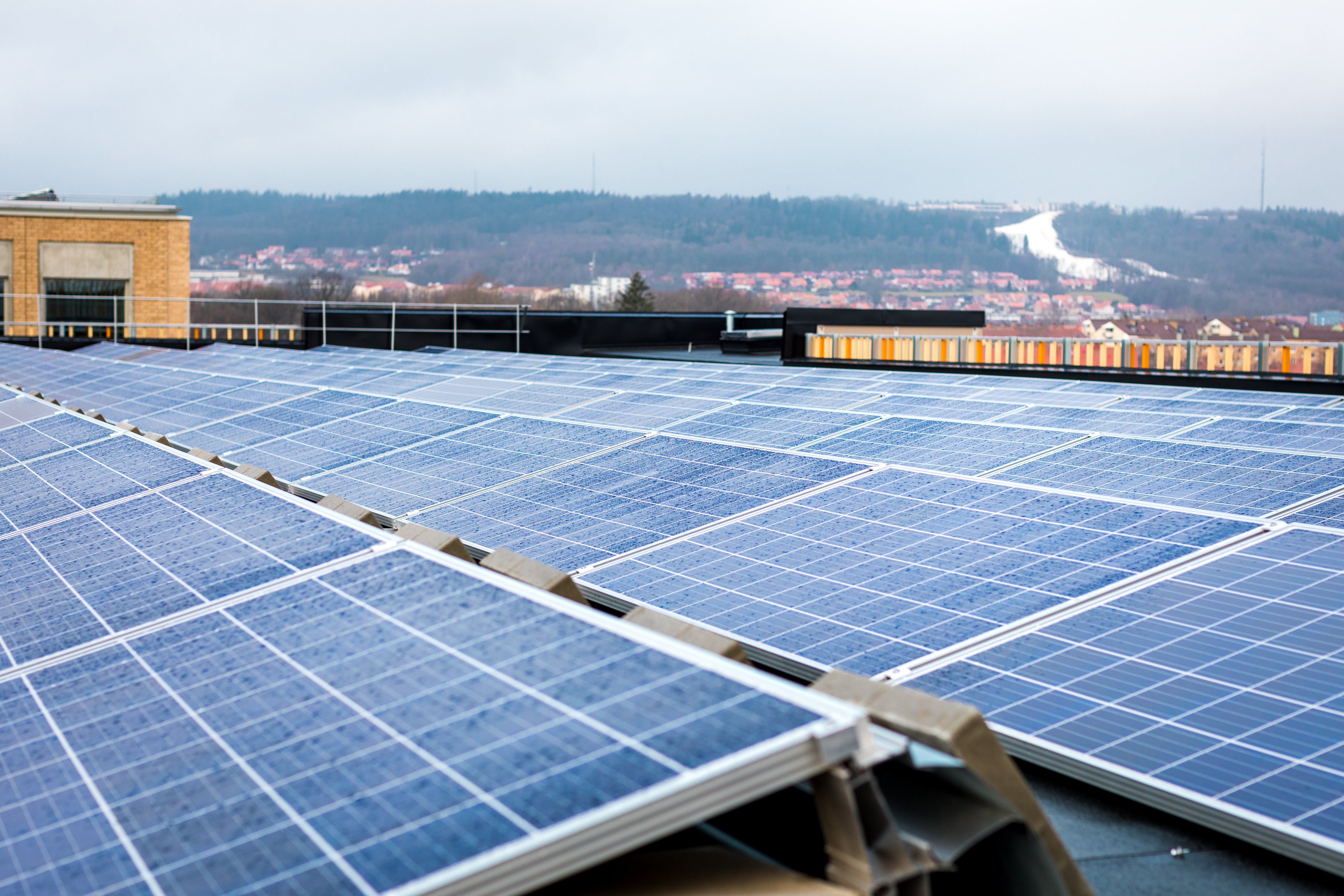 Solceller på ett tak